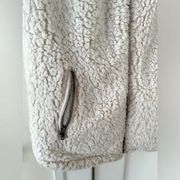 Love Tree Sherpa Vest - Picture 5 of 6